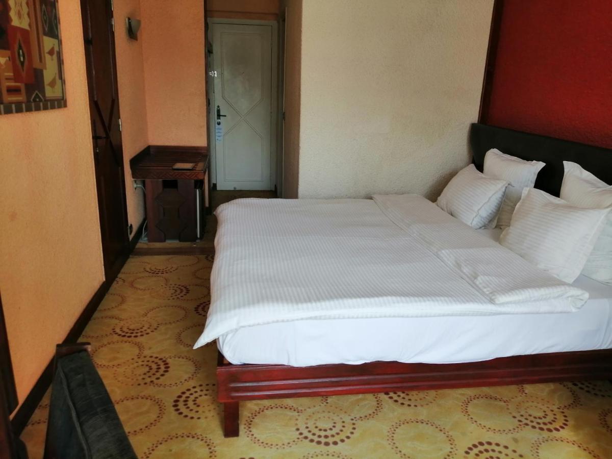 Hotel Jardin Savana ダカール エクステリア 写真