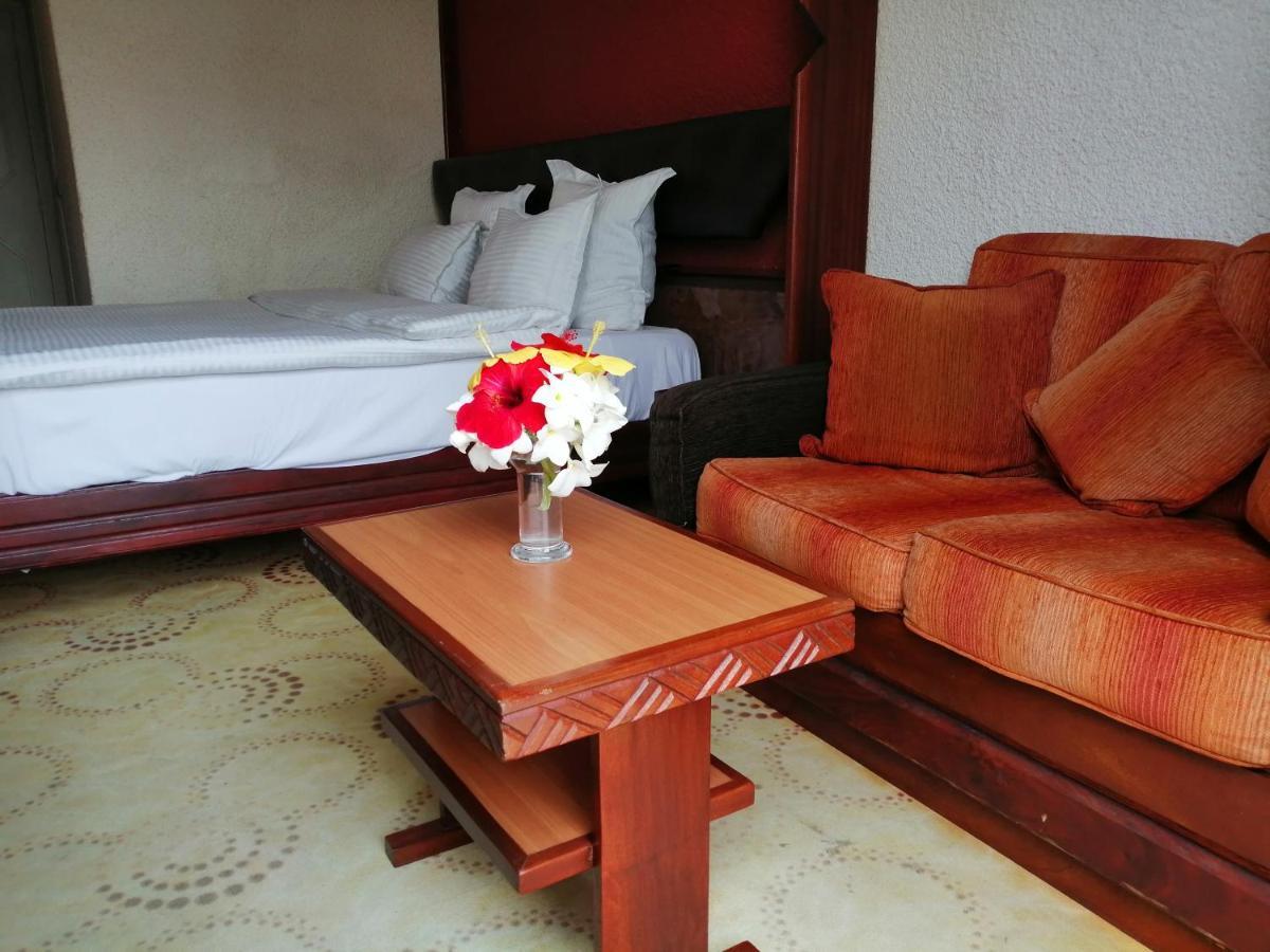 Hotel Jardin Savana ダカール エクステリア 写真