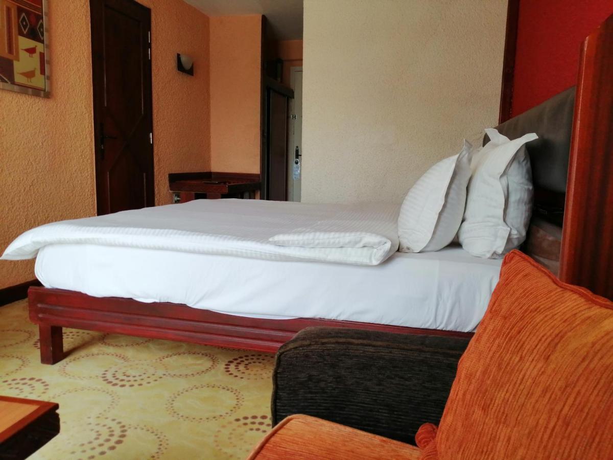 Hotel Jardin Savana ダカール エクステリア 写真
