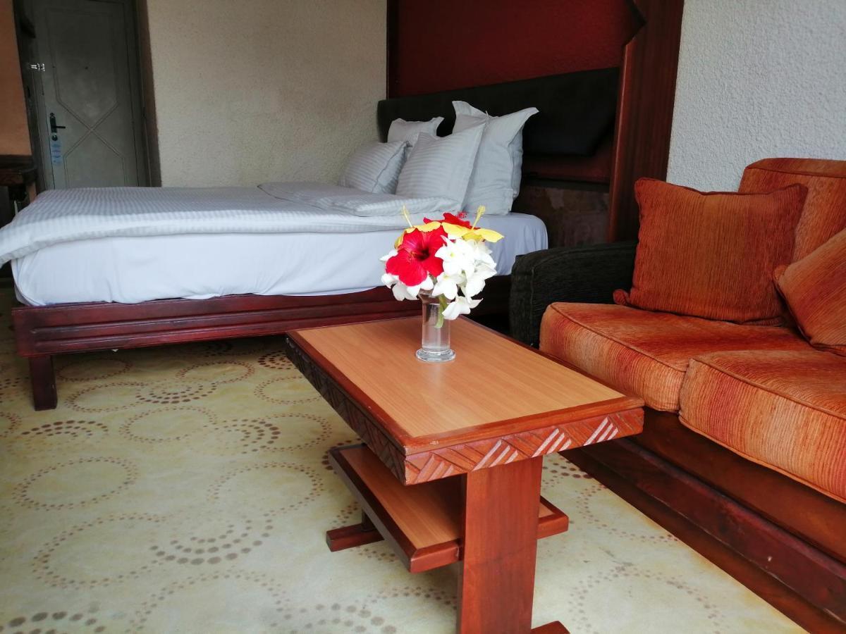 Hotel Jardin Savana ダカール エクステリア 写真
