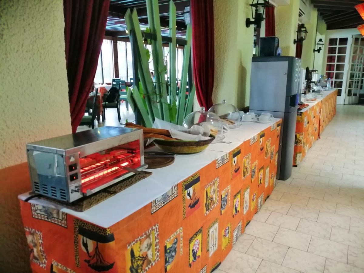 Hotel Jardin Savana ダカール エクステリア 写真