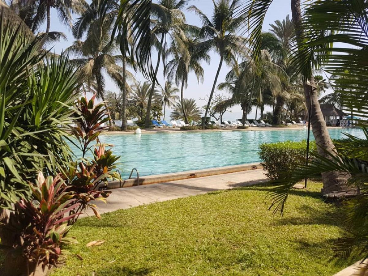 Hotel Jardin Savana ダカール エクステリア 写真