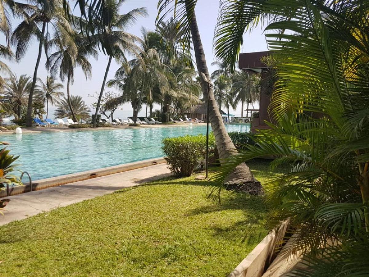 Hotel Jardin Savana ダカール エクステリア 写真